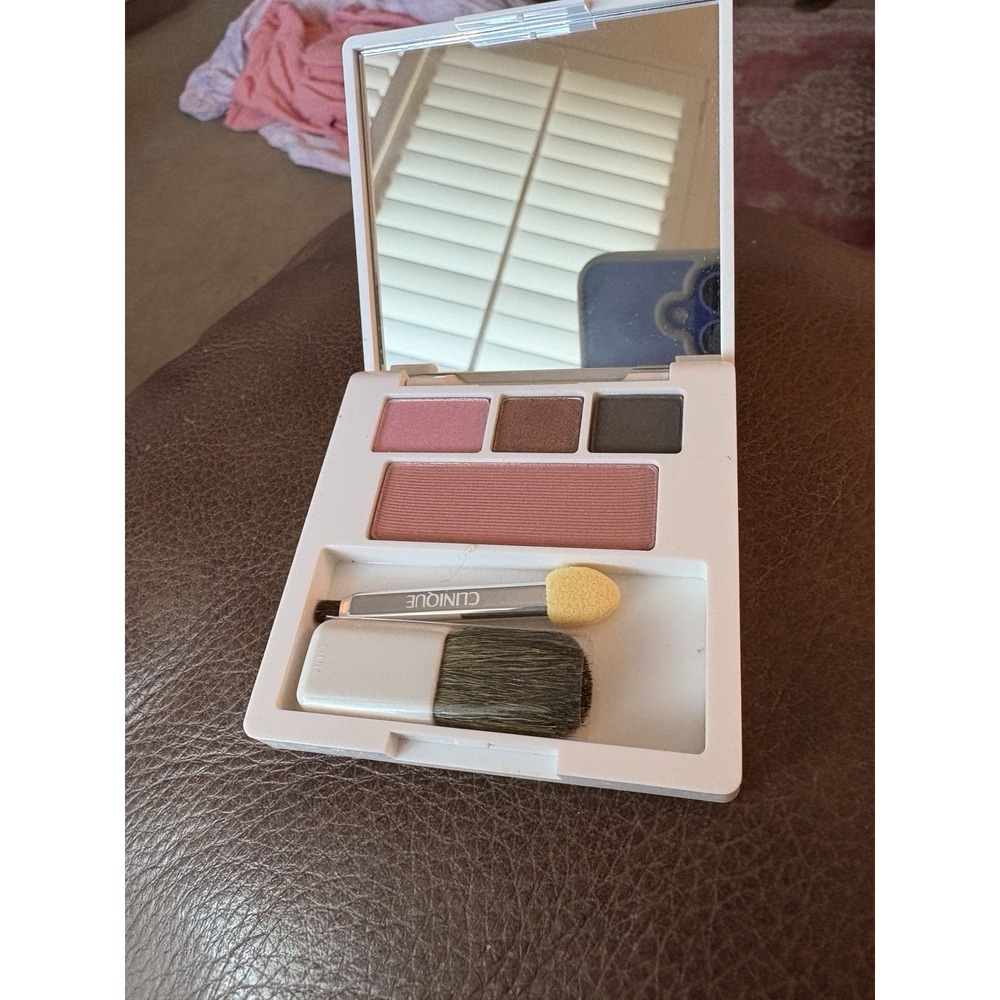Clinique Colour Surge Eye Shadow Trio: Strawberry Fudge Duo & New Clover Powder